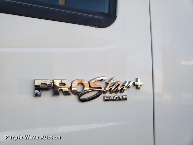 image for item AV9438 2012 International ProStar semi truck