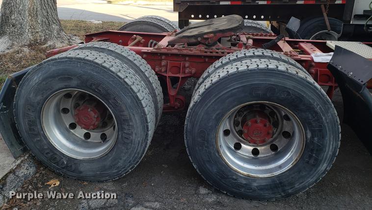 image for item AV9438 2012 International ProStar semi truck