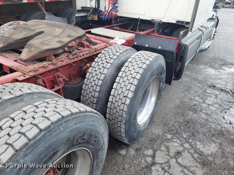 image for item AV9438 2012 International ProStar semi truck