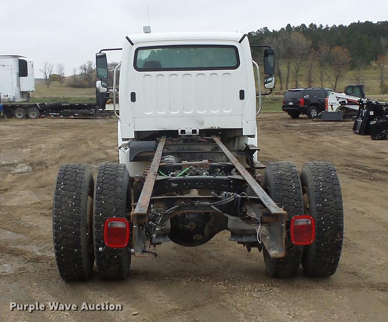 image for item DA3585 2005 Freightliner Business Class M2 truck cab and chassis