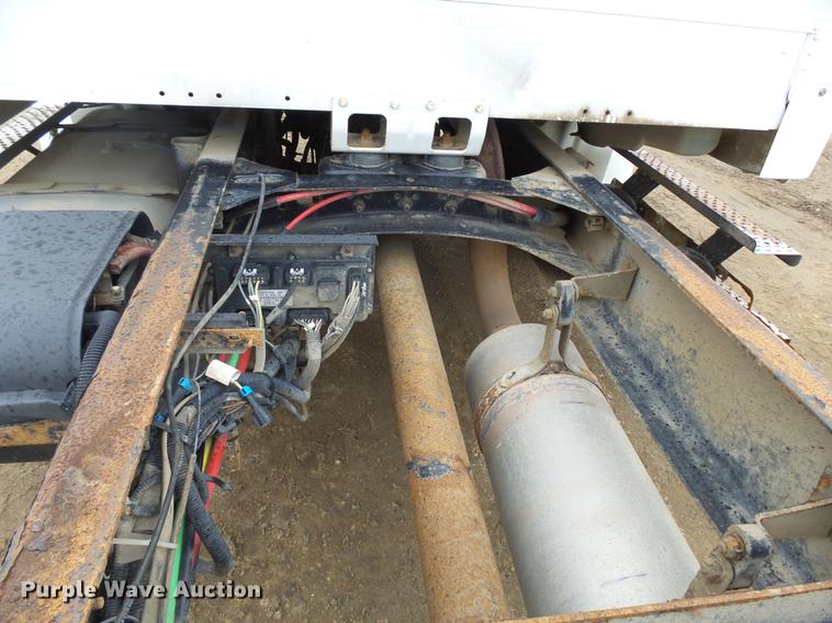 image for item DA3585 2005 Freightliner Business Class M2 truck cab and chassis