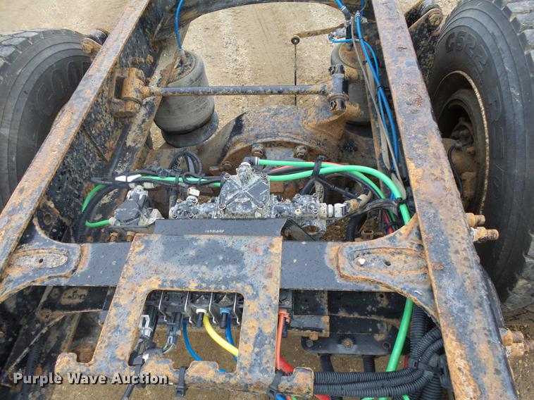 image for item DA3585 2005 Freightliner Business Class M2 truck cab and chassis