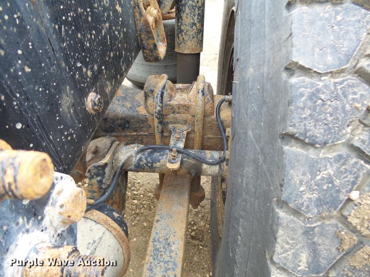 image for item DA3585 2005 Freightliner Business Class M2 truck cab and chassis