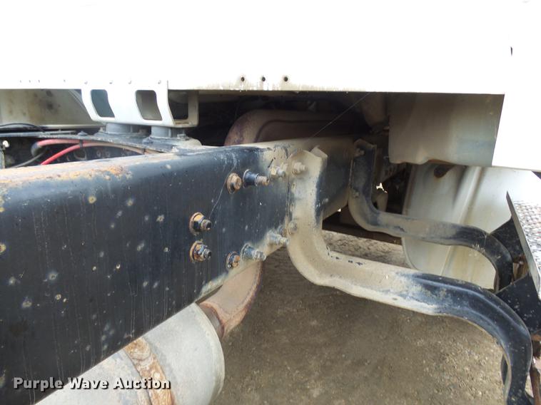 image for item DA3585 2005 Freightliner Business Class M2 truck cab and chassis