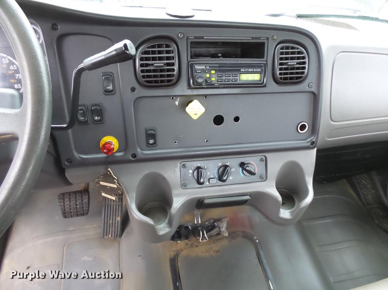 image for item DA3585 2005 Freightliner Business Class M2 truck cab and chassis