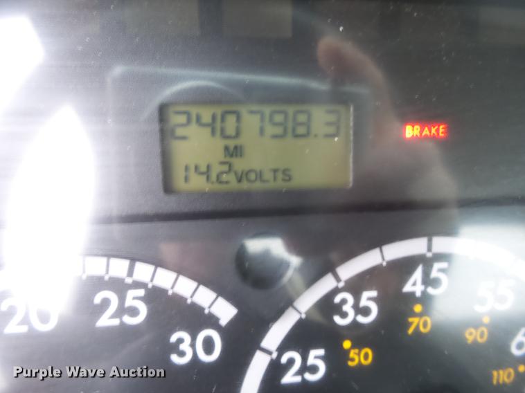 image for item DA3585 2005 Freightliner Business Class M2 truck cab and chassis