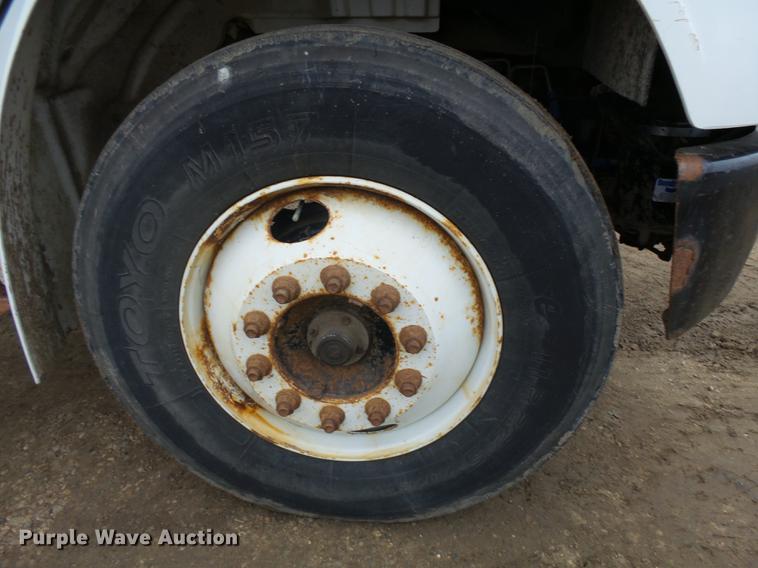 image for item DA3585 2005 Freightliner Business Class M2 truck cab and chassis