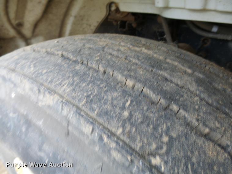 image for item DA3585 2005 Freightliner Business Class M2 truck cab and chassis