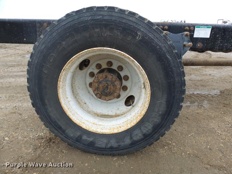 image for item DA3585 2005 Freightliner Business Class M2 truck cab and chassis