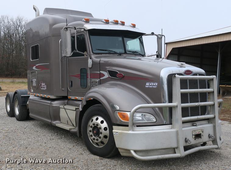 image for item DB8931 2007 Peterbilt 386 semi truck