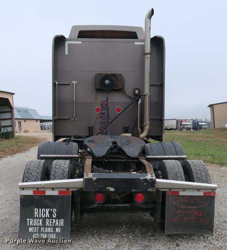 image for item DB8931 2007 Peterbilt 386 semi truck