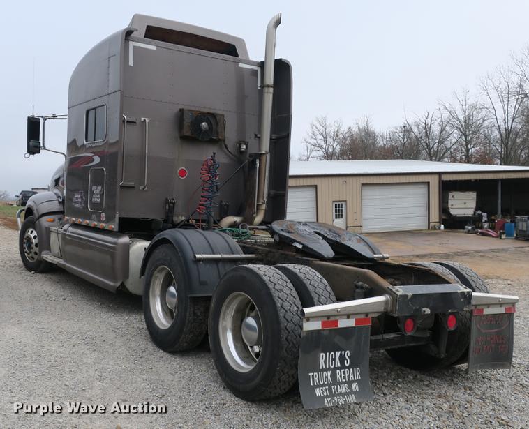 image for item DB8931 2007 Peterbilt 386 semi truck