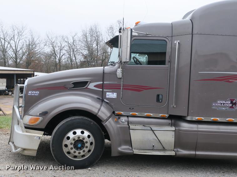 image for item DB8931 2007 Peterbilt 386 semi truck