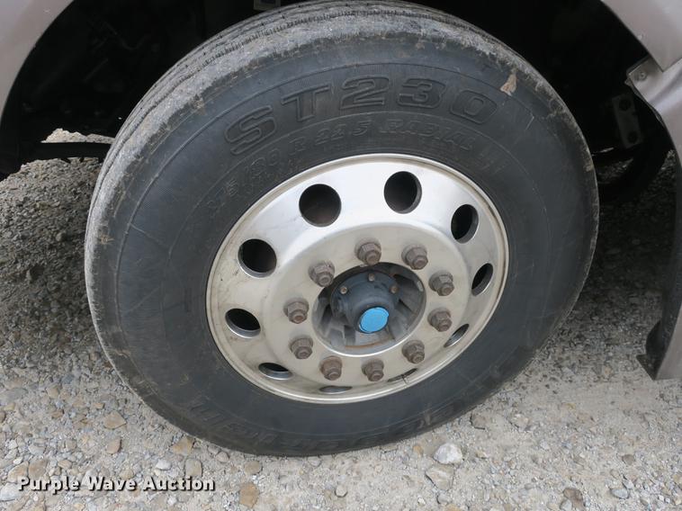 image for item DB8931 2007 Peterbilt 386 semi truck