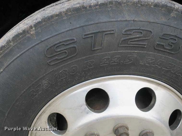 image for item DB8931 2007 Peterbilt 386 semi truck