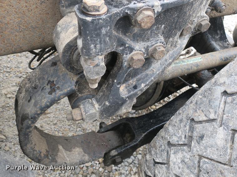 image for item DB8931 2007 Peterbilt 386 semi truck