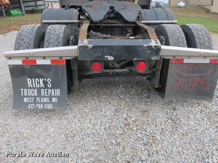 image for item DB8931 2007 Peterbilt 386 semi truck