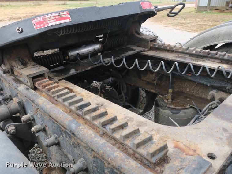 image for item DB8931 2007 Peterbilt 386 semi truck