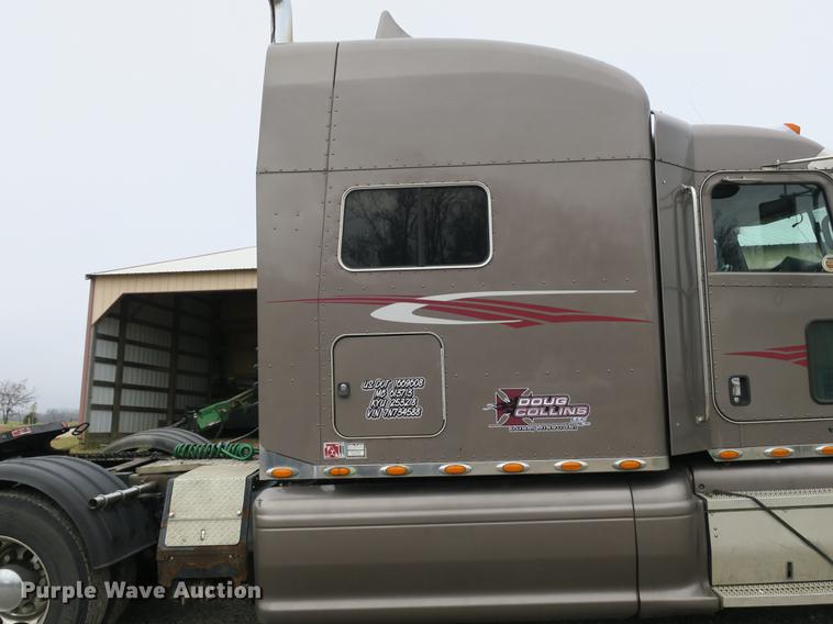 image for item DB8931 2007 Peterbilt 386 semi truck