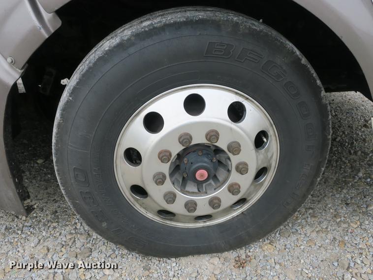 image for item DB8931 2007 Peterbilt 386 semi truck