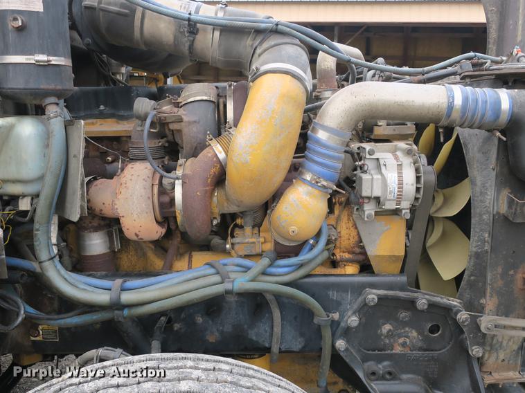 image for item DB8931 2007 Peterbilt 386 semi truck