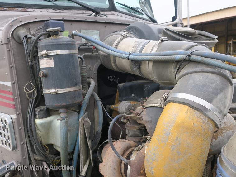 image for item DB8931 2007 Peterbilt 386 semi truck