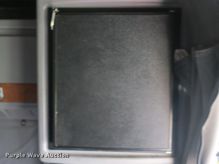 image for item DB8931 2007 Peterbilt 386 semi truck