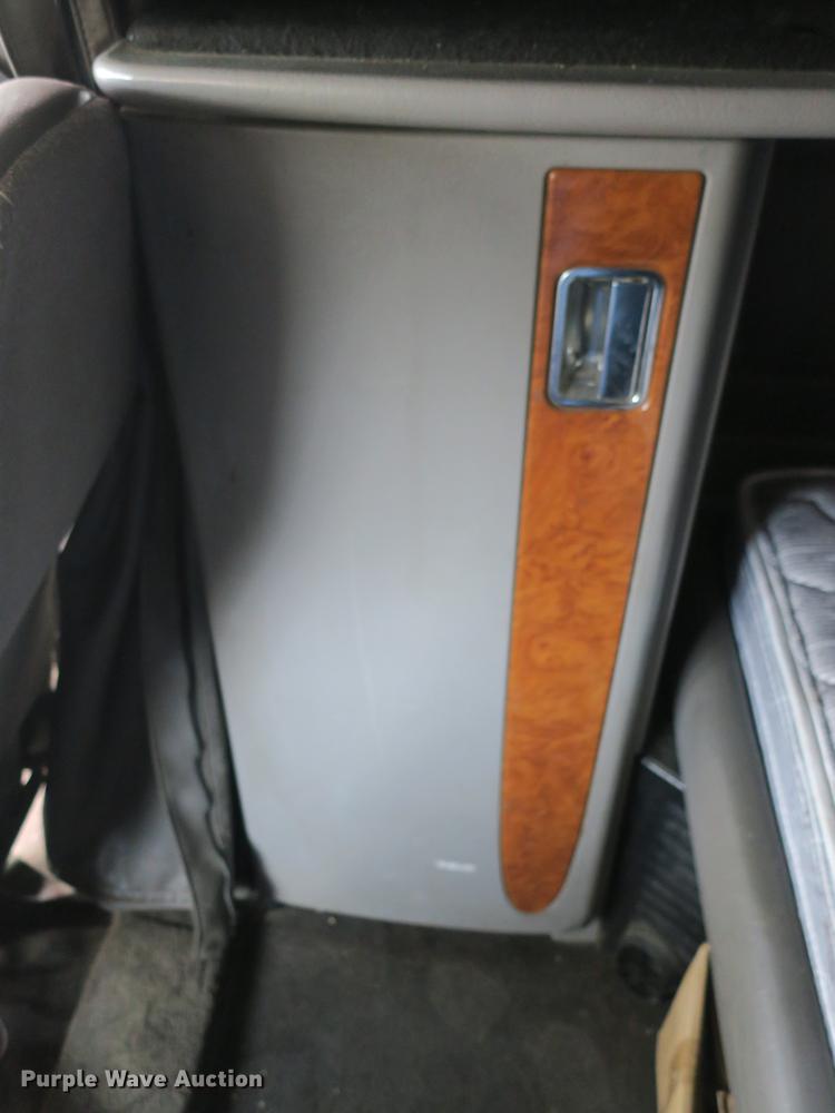 image for item DB8931 2007 Peterbilt 386 semi truck