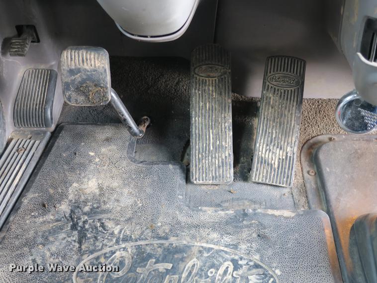 image for item DB8931 2007 Peterbilt 386 semi truck