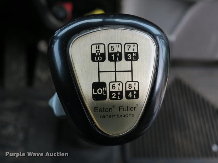 image for item DB8931 2007 Peterbilt 386 semi truck