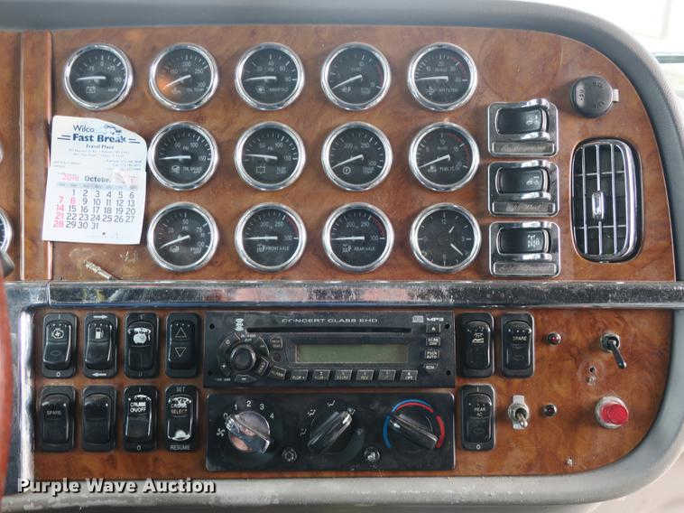 image for item DB8931 2007 Peterbilt 386 semi truck