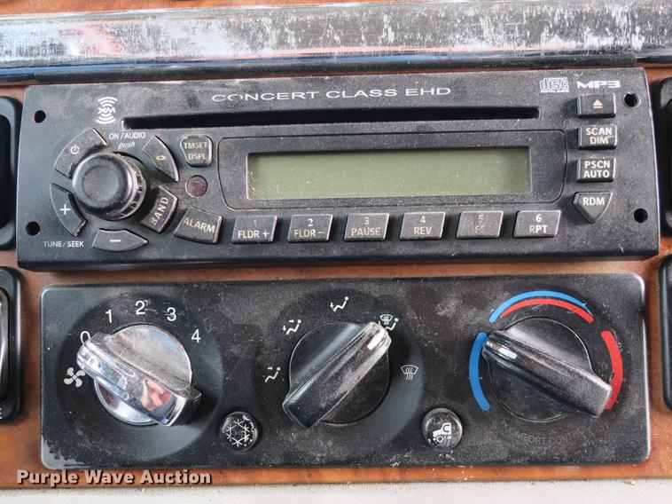 image for item DB8931 2007 Peterbilt 386 semi truck