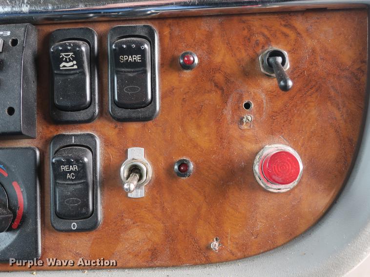 image for item DB8931 2007 Peterbilt 386 semi truck