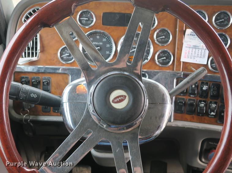 image for item DB8931 2007 Peterbilt 386 semi truck
