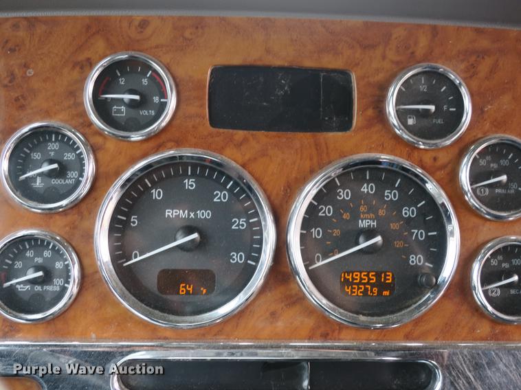 image for item DB8931 2007 Peterbilt 386 semi truck