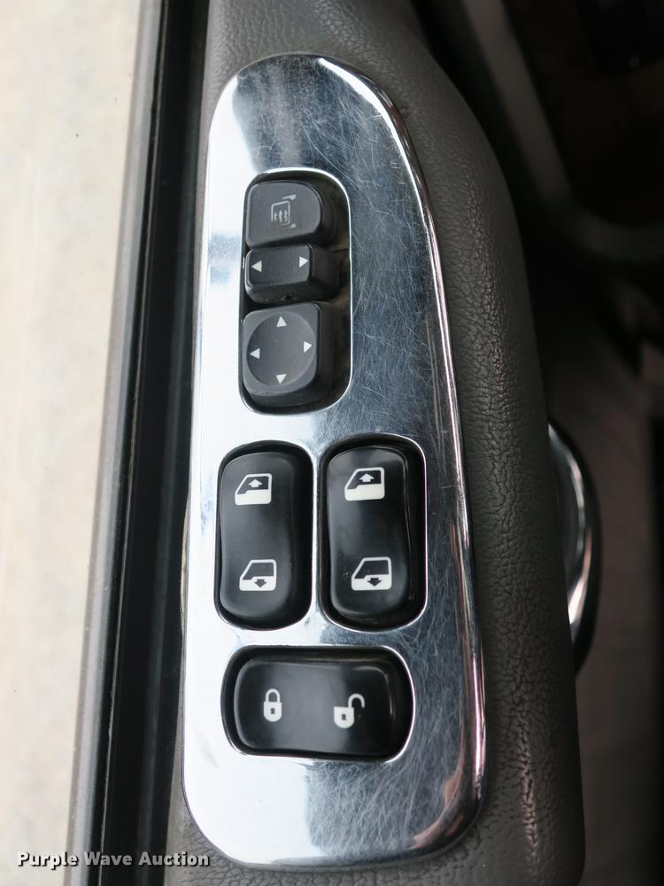 image for item DB8931 2007 Peterbilt 386 semi truck