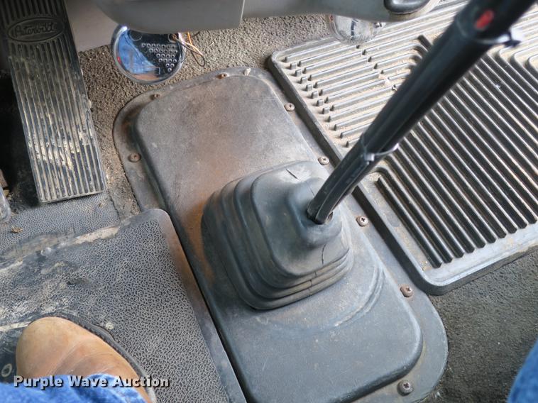 image for item DB8931 2007 Peterbilt 386 semi truck