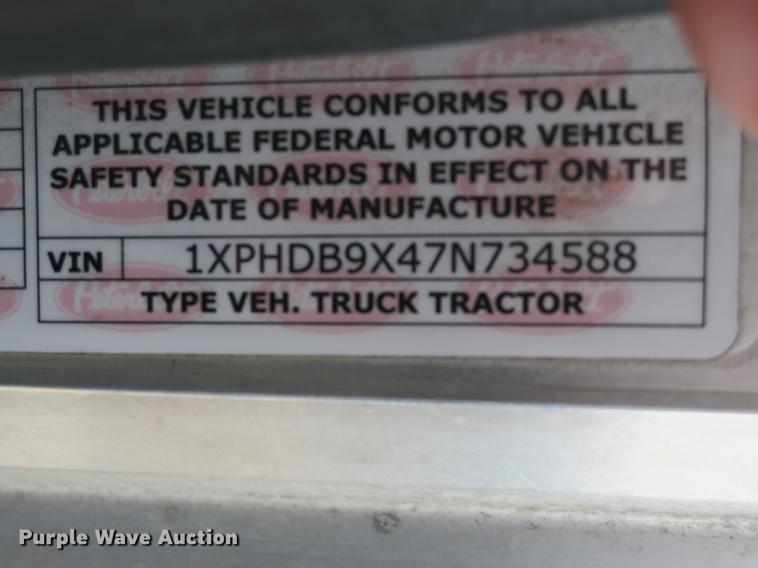 image for item DB8931 2007 Peterbilt 386 semi truck