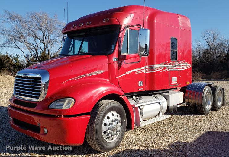 image for item DB9497 2009 Freightliner Columbia semi truck