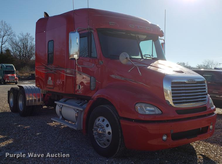 image for item DB9497 2009 Freightliner Columbia semi truck