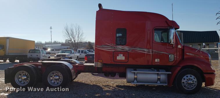 image for item DB9497 2009 Freightliner Columbia semi truck