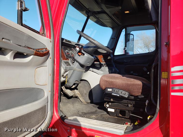 image for item DB9497 2009 Freightliner Columbia semi truck
