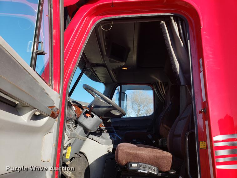 image for item DB9497 2009 Freightliner Columbia semi truck