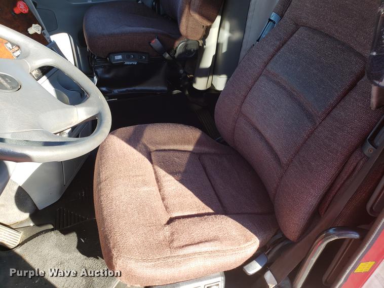 image for item DB9497 2009 Freightliner Columbia semi truck