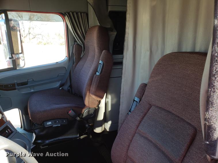 image for item DB9497 2009 Freightliner Columbia semi truck