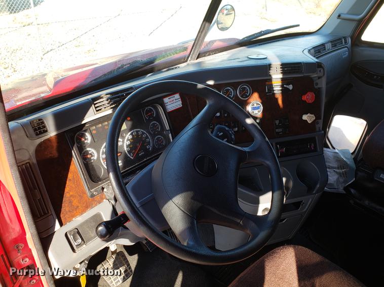 image for item DB9497 2009 Freightliner Columbia semi truck