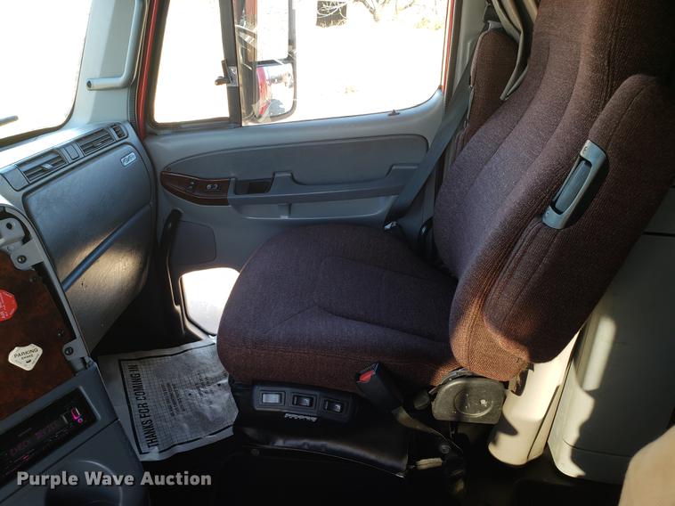 image for item DB9497 2009 Freightliner Columbia semi truck