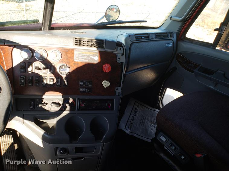 image for item DB9497 2009 Freightliner Columbia semi truck