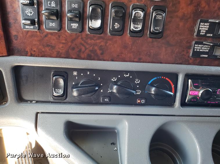 image for item DB9497 2009 Freightliner Columbia semi truck