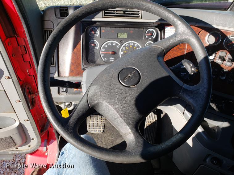 image for item DB9497 2009 Freightliner Columbia semi truck